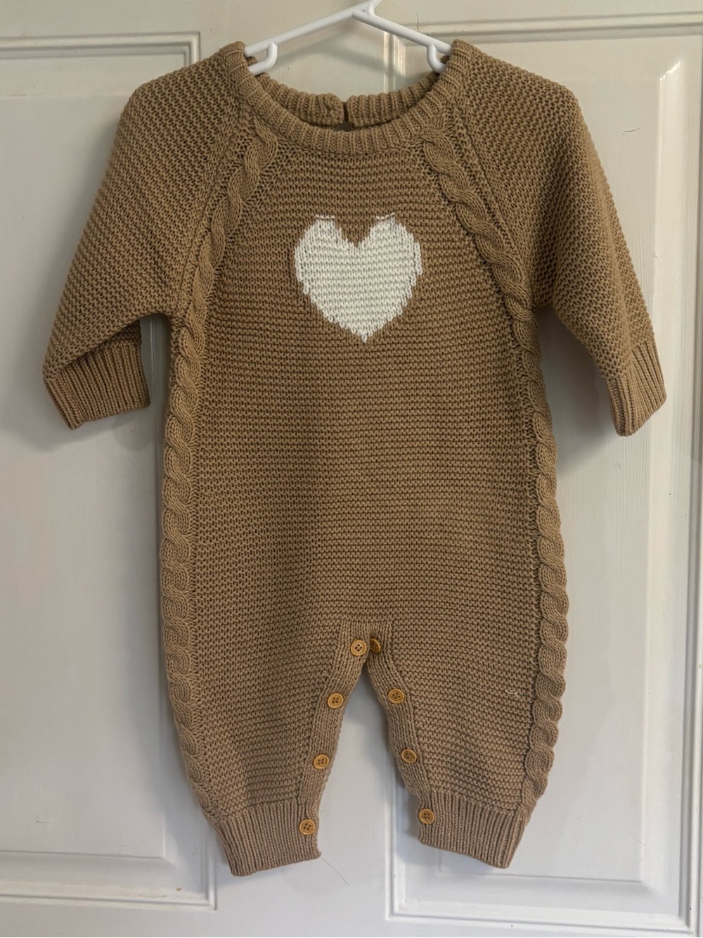 6/12M (74) Amazon Khaki/Cream Heart Pattern long Sleeve knit Sweater Romper.